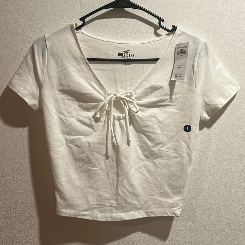 White Hollister Cropped Tee with Tie Hole in front NWT